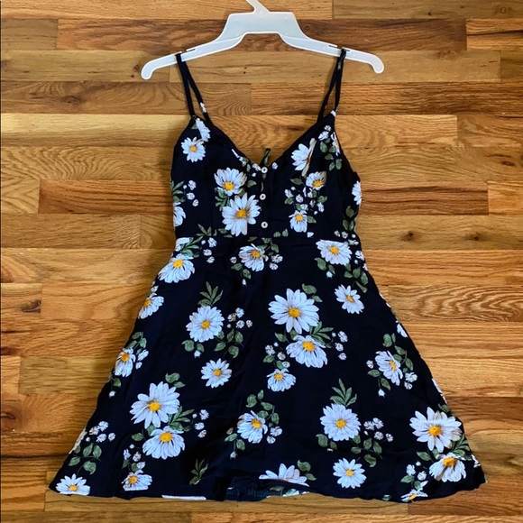 Forever 21 Dresses & Skirts - NEW F21 daisy print little black dress size small